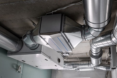 Ventilatsiooniseade ja torustik lae all